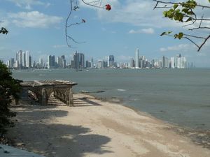 the ruins of Club de Clases y Tropas and the city skyline from Casco Viejo