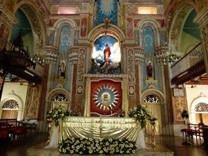 inside Santa Cruz Basilica