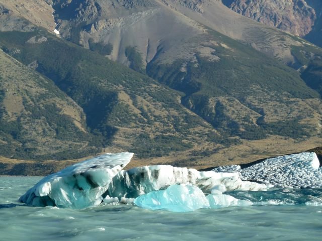 icebergs in Lago Viedma