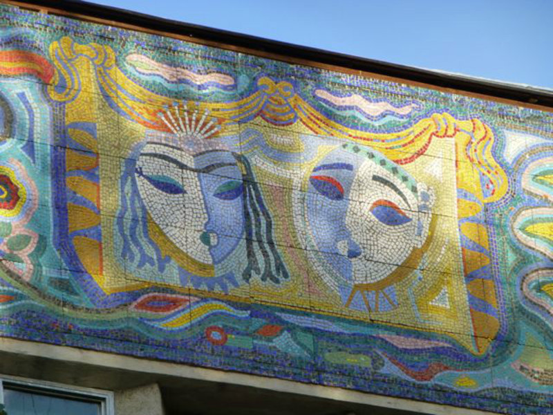 murals on the Kukli Teatr (puppet theatre)