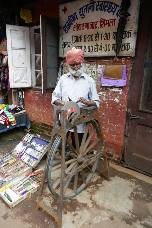 scissor- and knife-sharpener, Indian style