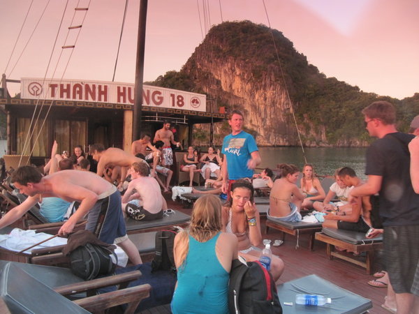 Auf dem Boot in Halong Bay