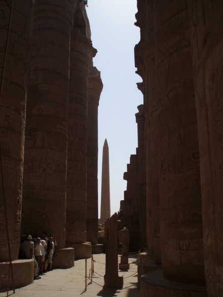 Obilisc through the temple pillars