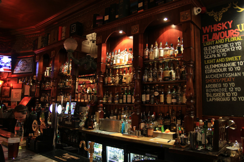 Whiski Pub bar