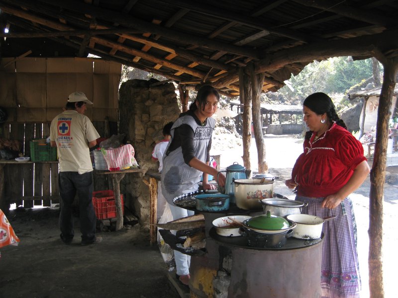 Perepecha women prepare our lunch