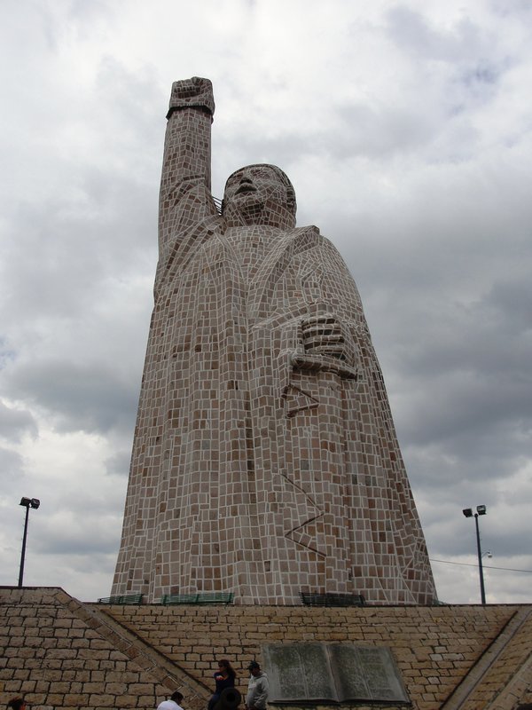 ¨Morelia statue