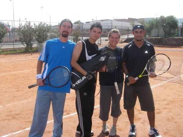 a las canchas (the courts)