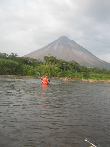 Volcan Arenal y Lago Arenal.