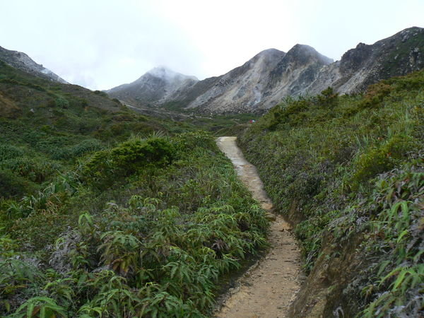 path up to the fumaroles