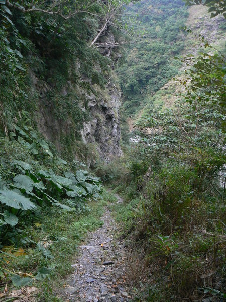 path down to the Chihben River Valley