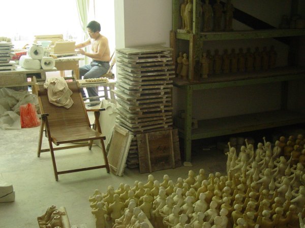 Mao figurine workshop