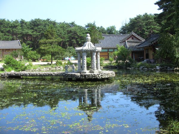 Gorgeous temple/lake