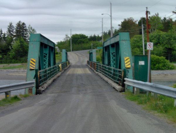 one lane bridge