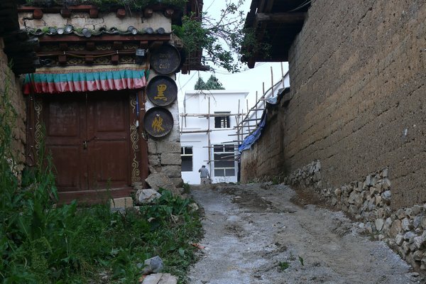Slow displacemnt of the old, Zhongdian old town