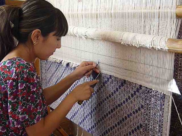 Silk carpet weaving