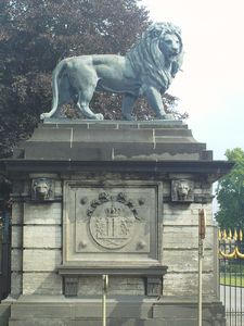 Guard lion