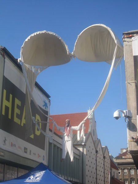 https://photos.travelblog.net/122363/430423/f/4208511-jesus-parachuting-in-on-a-giant-bra-1.jpg