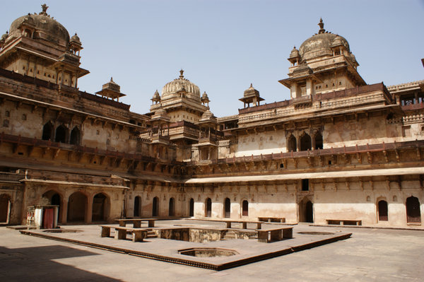 palace in orchha