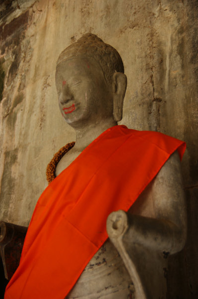 no hand buddha statue