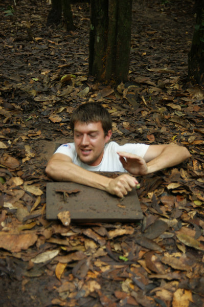 rob in a hole at cu chi tunnels