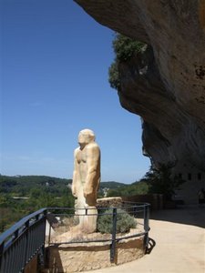Les Eyzies monument