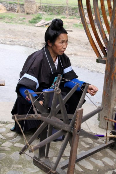 Making silk clothes in the original way