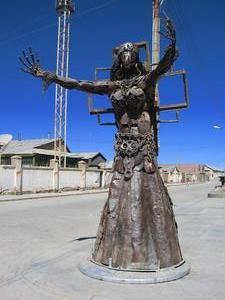 A strange but very cool statue in Uynui