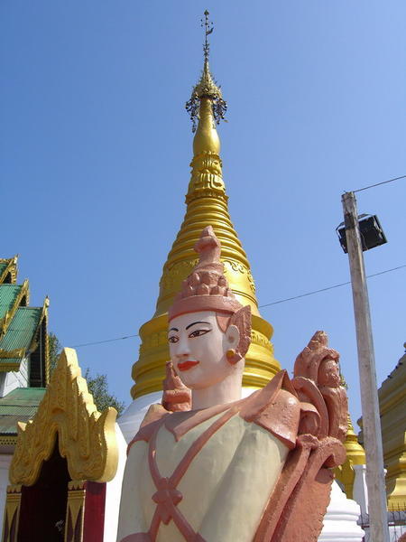 Shwe Muay Wan Statue
