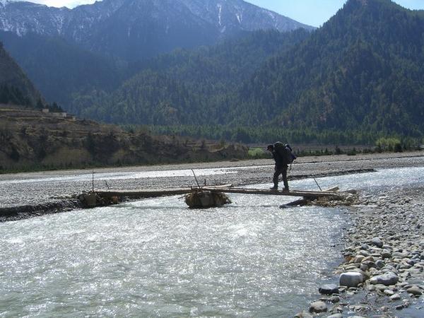 Crossing the Kali Gandaki