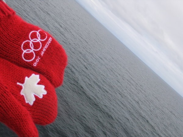 Canada mitts