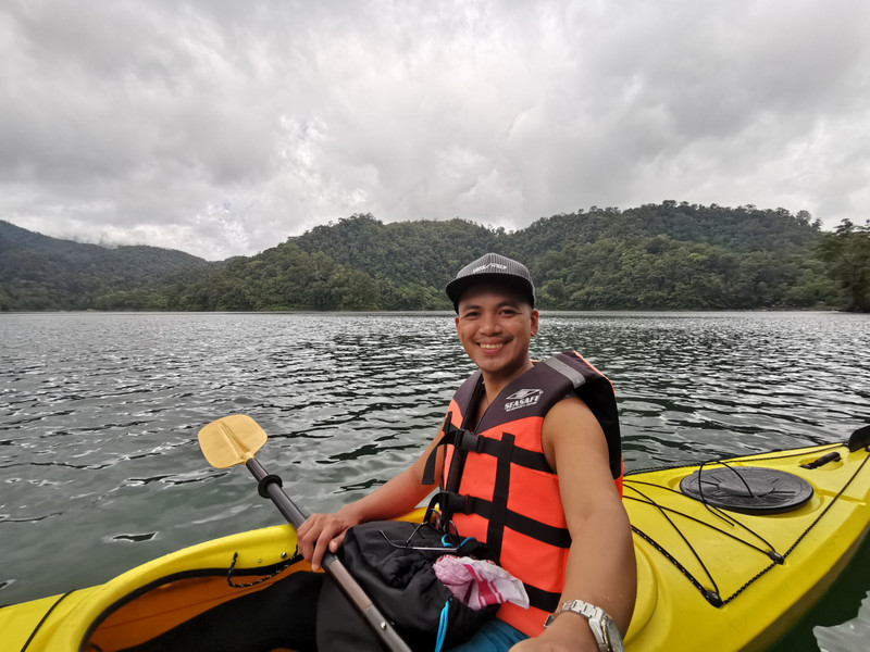 Kayaking in Balinsasayao Lake