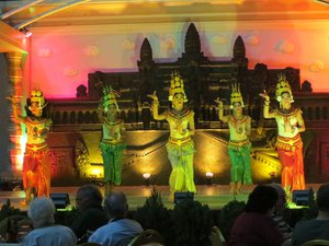 Traditional Khmer Dance Show (4)