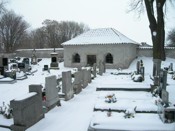 Graveyard at Kuta Bones Church