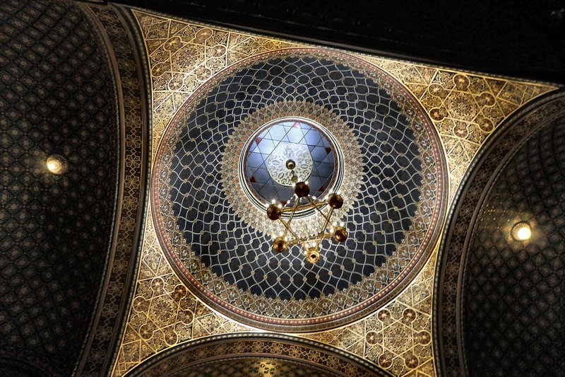 The ceiling of the Spanish Synagogue 