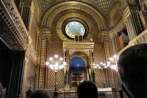 The front of the Spanish Synagogue.