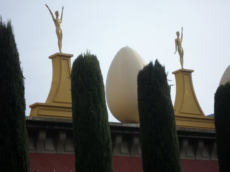 Figures and eggs on the top of the building