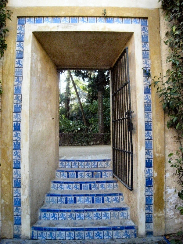  Alcazar blue tile doorway 