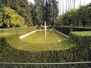Seville Alcazar fountain and pool IMG_7458