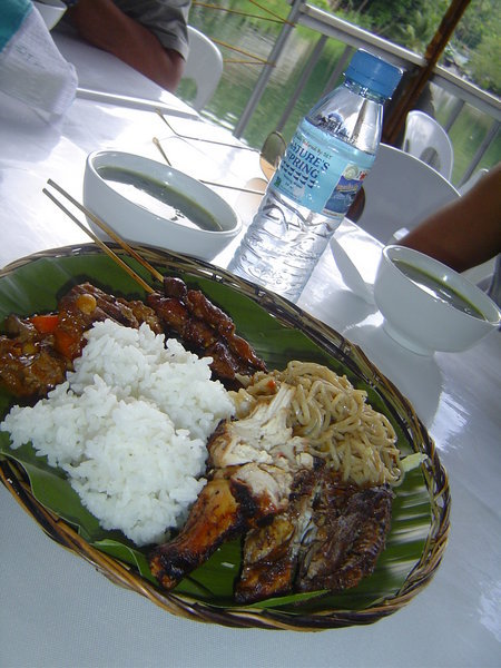 A sample of the traditional Filipino lunch