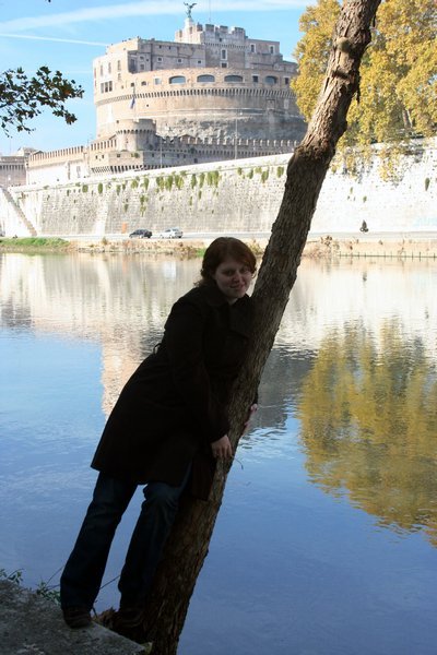 Kristen next to the Tiber River