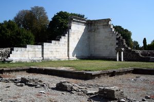 Aquincum park Forum wall