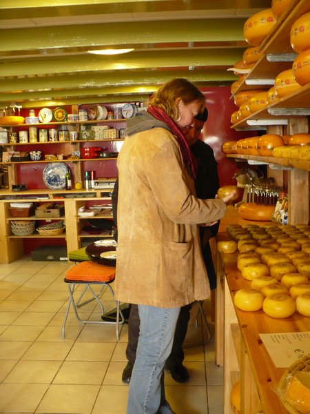 10 kaas kopen in alkmaar, buying chees in alkmaar