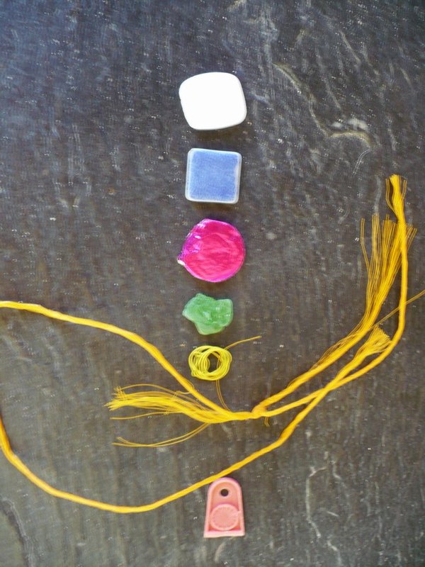 10 alle chakra kleuren gevonden op het strand op 1 dag - all the chakra colours and found on one day