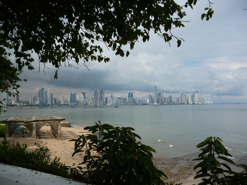 17 Skyline of PanamaCity from Casco Viejo, Skyline van Panama City vanaf Casco Viejo