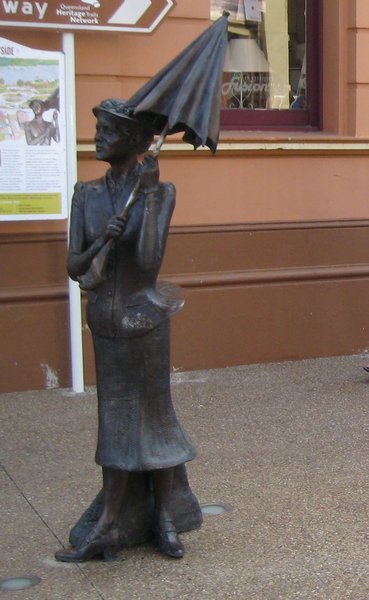 Mary Poppins statue, Maryborough