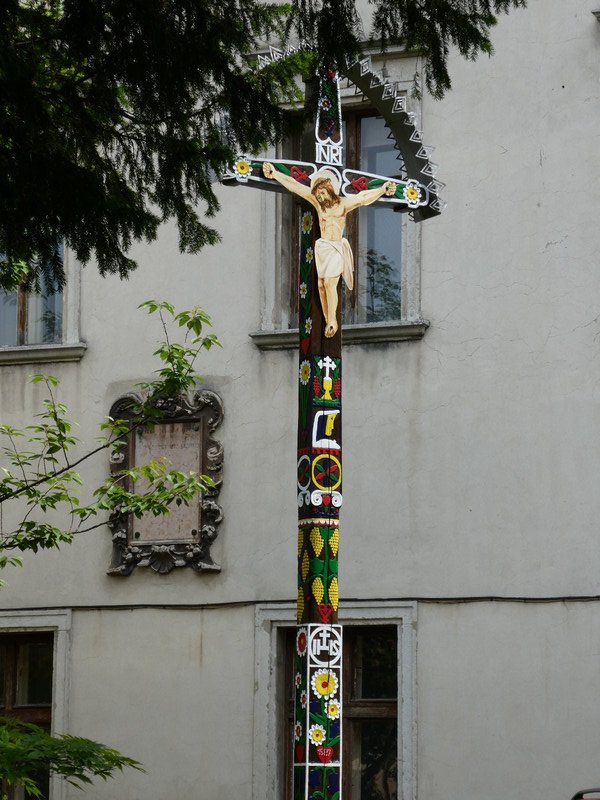 Jesus' cross looks chirpy--almost looks like a totem pole