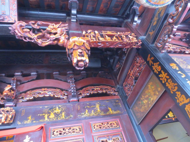 Chinese temple wood carvings 