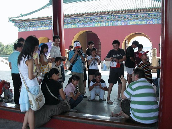 Max draws a crowd at the Temple of Heaven