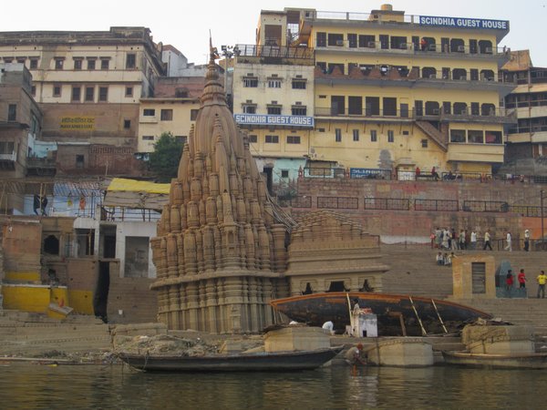 Subsided temple next to the Ganges