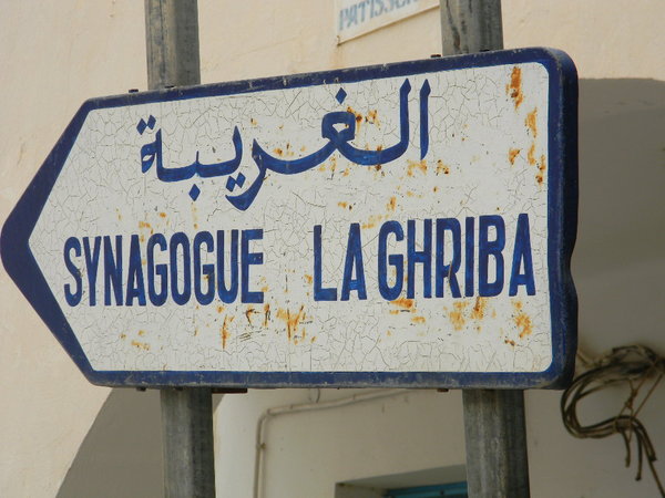 Signpost to the synagogue